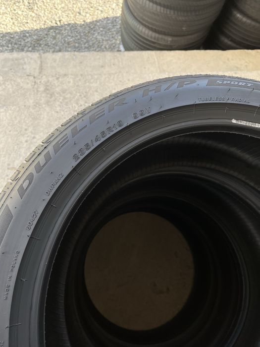Хороший комплект літніх шин 235/45R19 bridgestone