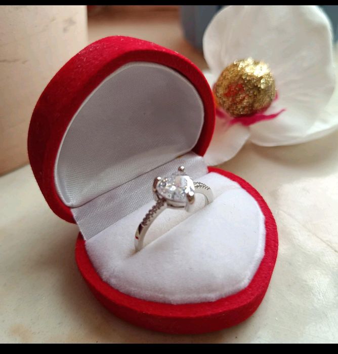 Nowy piękny srebrny pierścionek serce duża cyrkonia 925 rozmiar 20