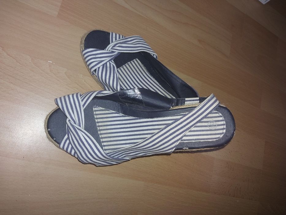 Buty damskie letnie na koturnie rozm. 36