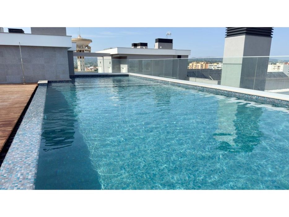 T2 com piscina na cobertura e amplo terraço e vista serra, Faro, Al...