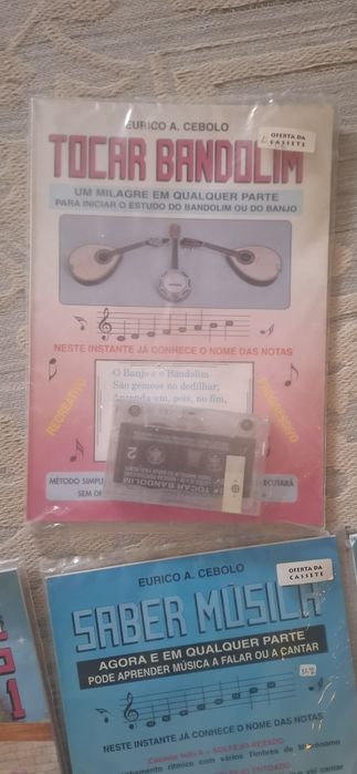 Varios livros para aprender a tocar