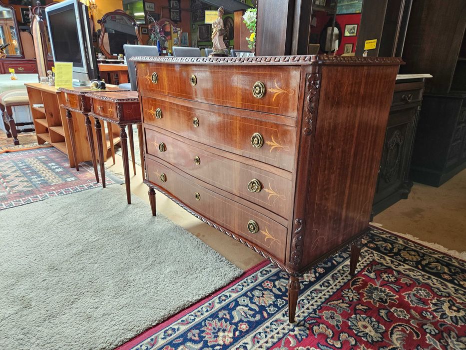 Cómoda antiga em óptimo estado geral