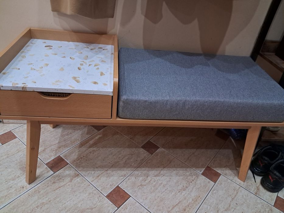 Ławka z siedziskiem i polka