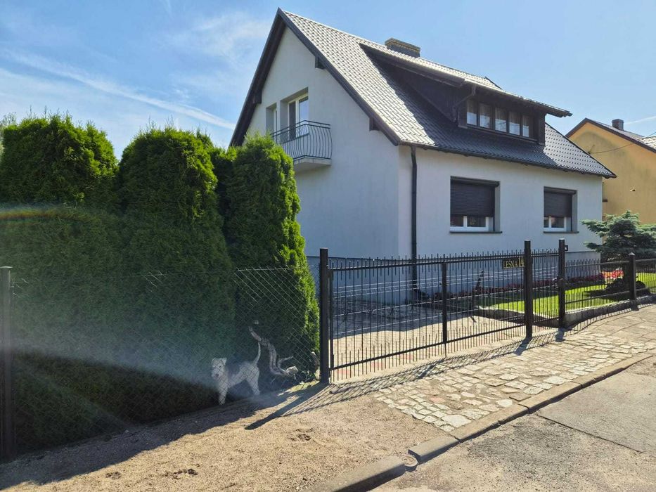 Dom wolnostojący 200m2 wraz z budynkiem gospodarczym na działce 2000m2