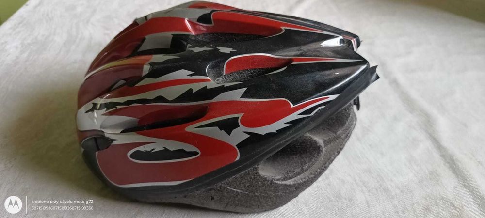 Kask rowerowy, czerwono czarny