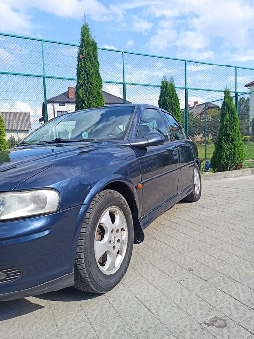 Opel Vectra 1.8 бензин 2000р.