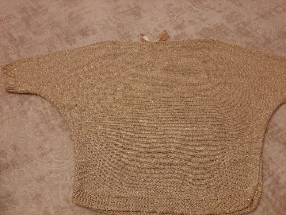 Elegancki złotobeżowy  sweterek  M/l