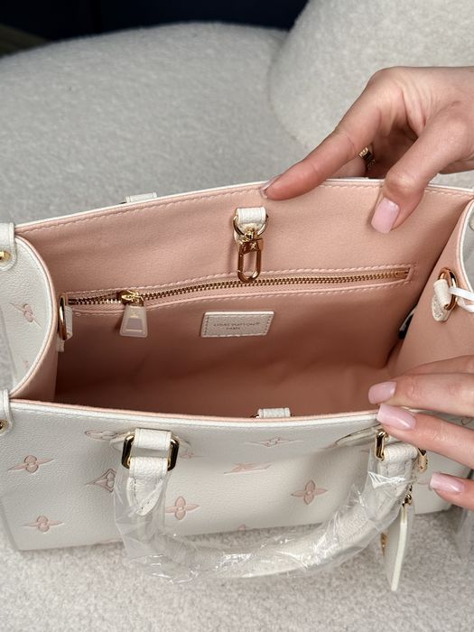Сумка Louis Vuitton Onthego PM Monogram  Empreinte Beige