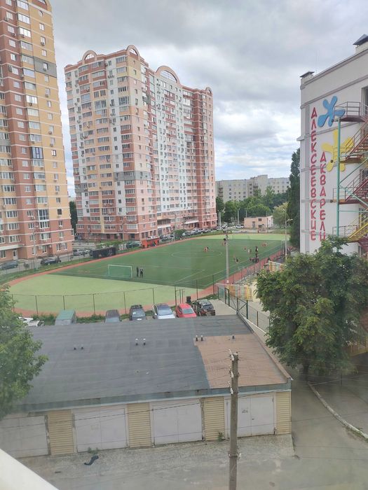 Продам гараж на Олексіївці ж.к. Молодіжний