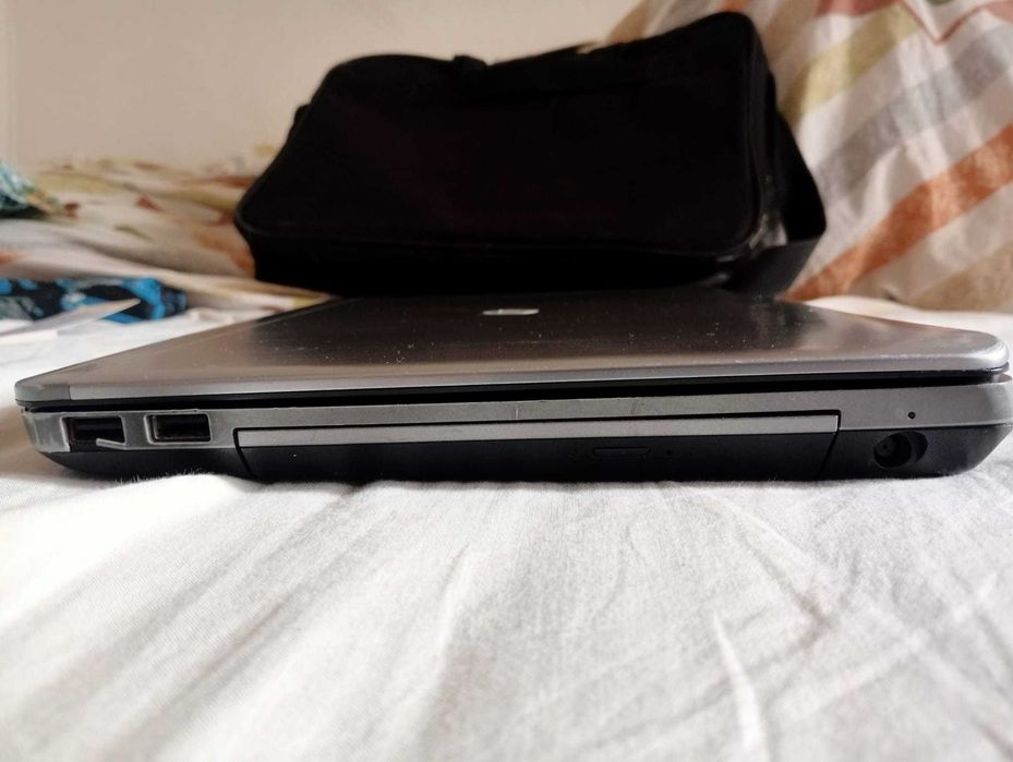 Portátil HP antigo avariado para aproveitamento de peças.