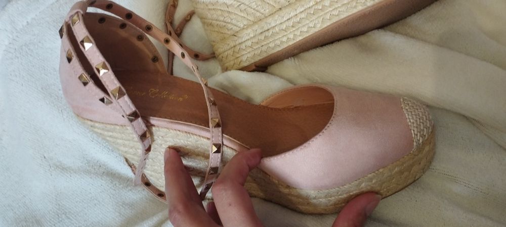 Sandały na koturnie/ espadryle