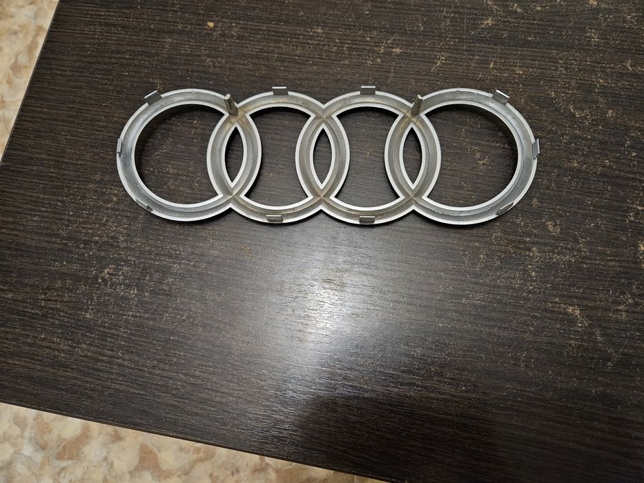 Емблема Audi Q5 FY