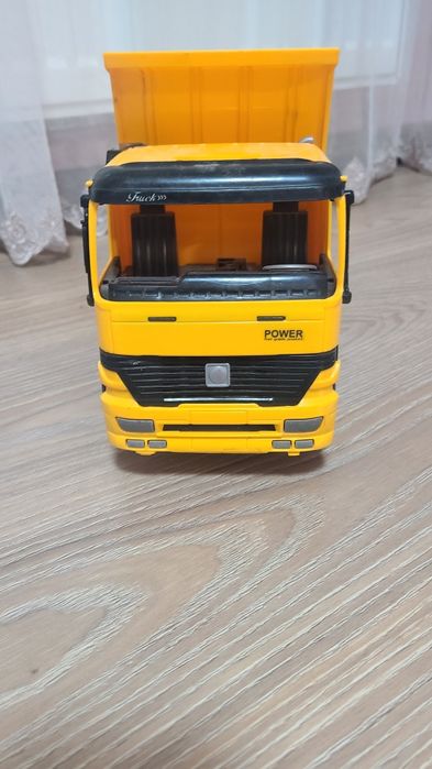 Машинка ,грузова ,самоскид.