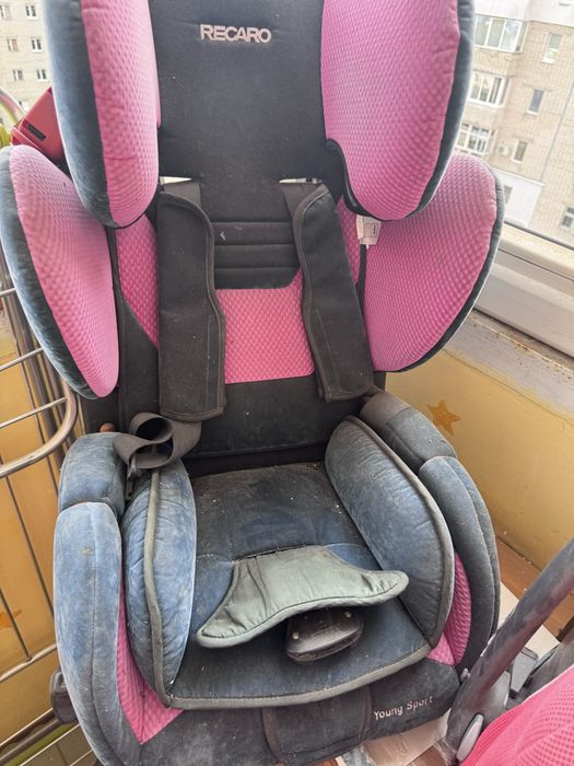 Дитяче крісло в авто RECARO