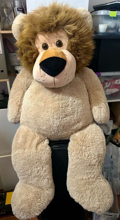 Leão de pelúcia grande