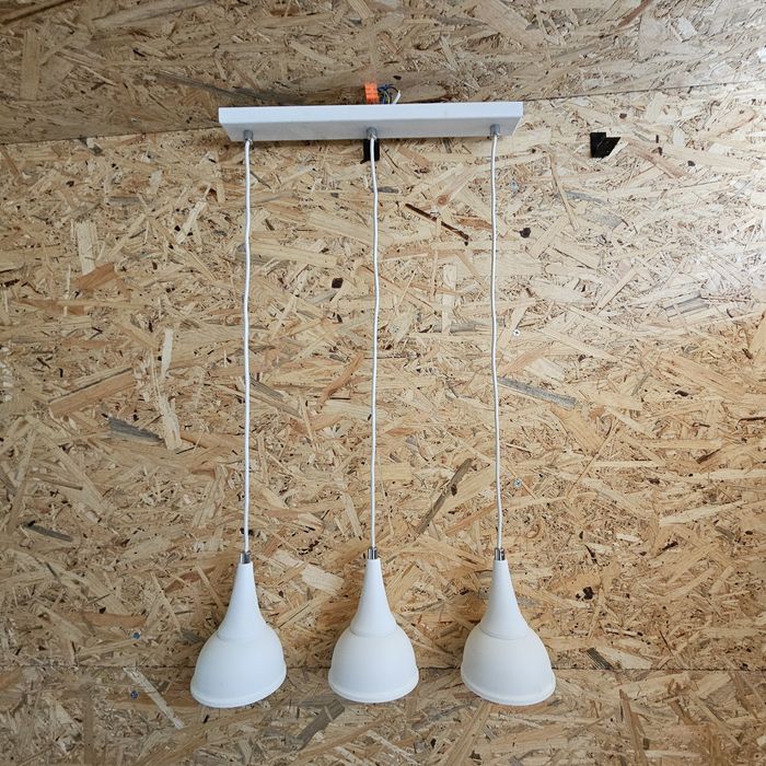 Lampa wisząca z trzema kloszami
