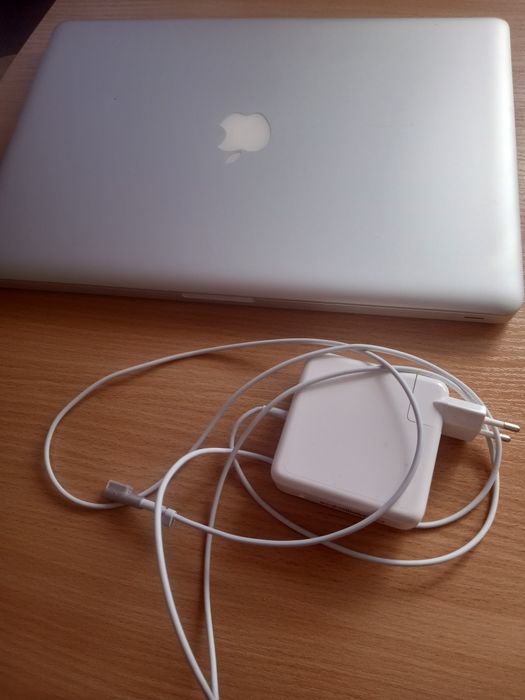 Apple MacBook Pro  15cali A1286- 2010r