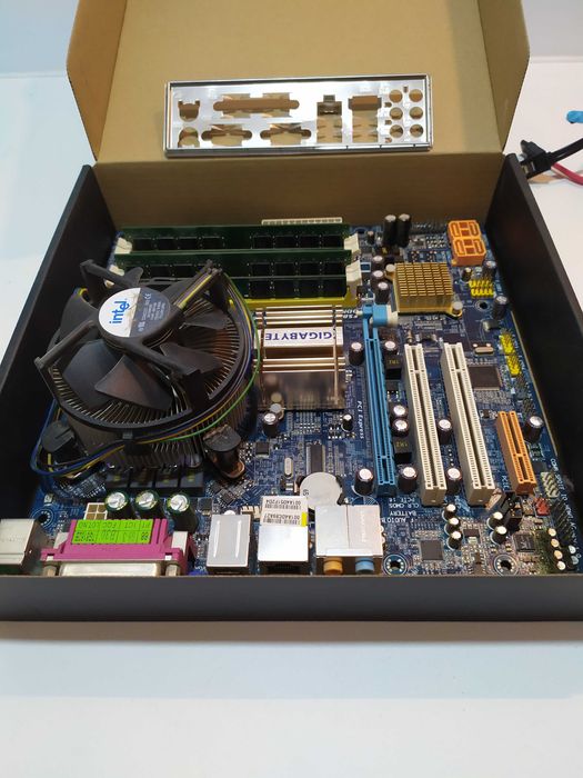 Відеокарта Asus GeForce EN9600GT ПК Гарний стан