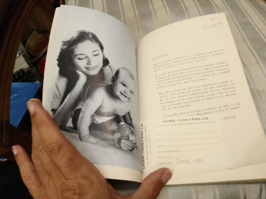 Livro da Nestlé antigo sobre Bébés-1 edição raro-10E-Pau antigo-2E Desde 2E