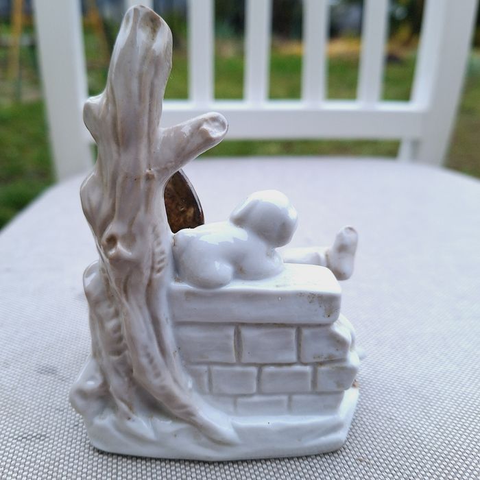 Figurka porcelanowa Chłopak