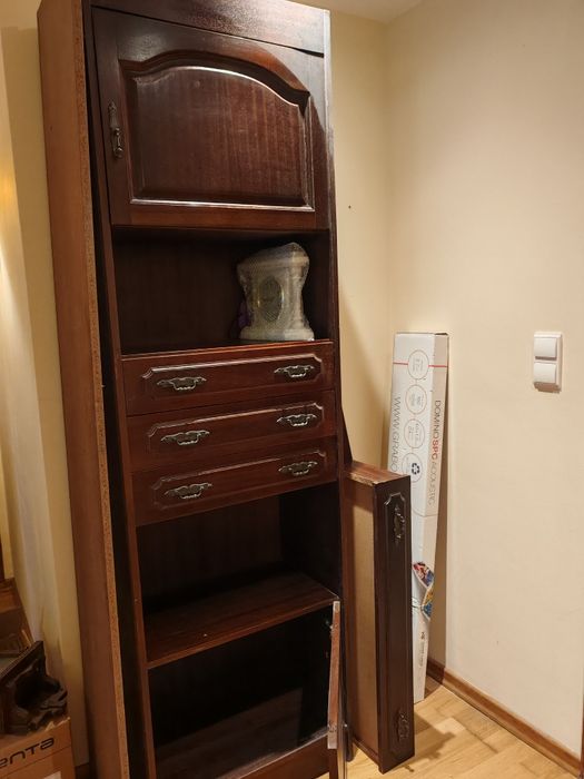 Móvel com boa arrumação ideal para restauro