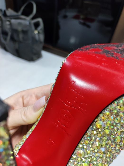 Diamentowe szpilki 37