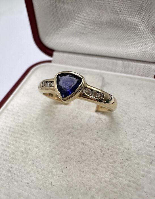 Złoty pierścionek z tanzanitem 0,45ct i diamentami