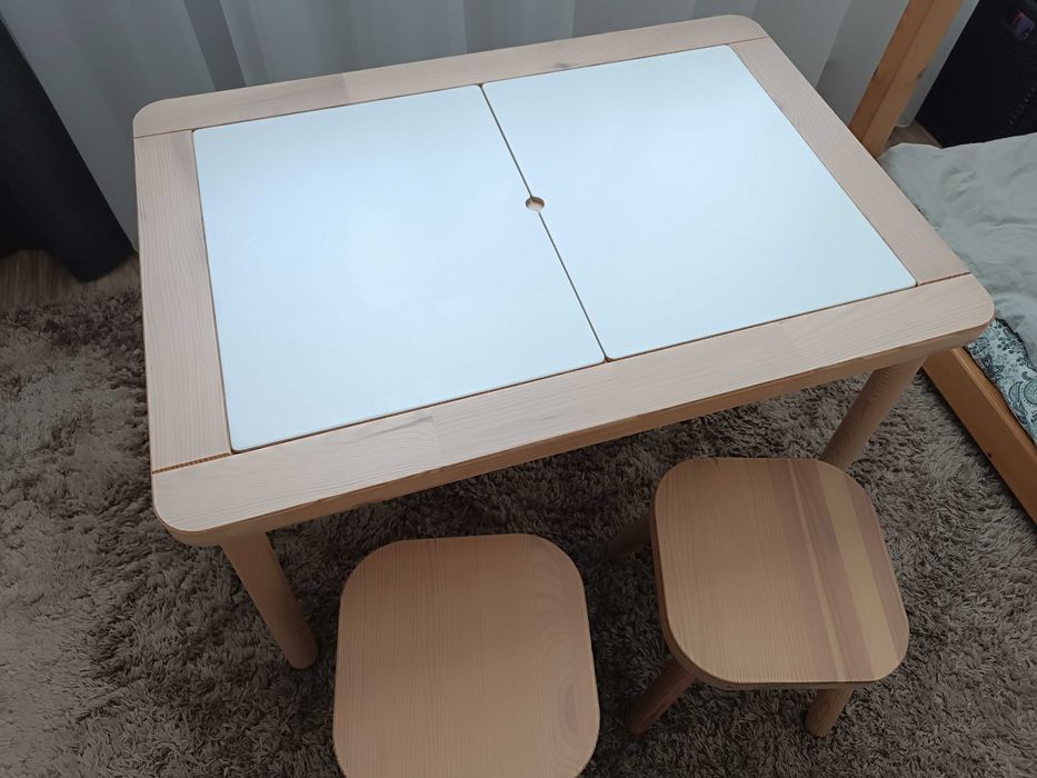 Stolik i taborety Ikea flisat