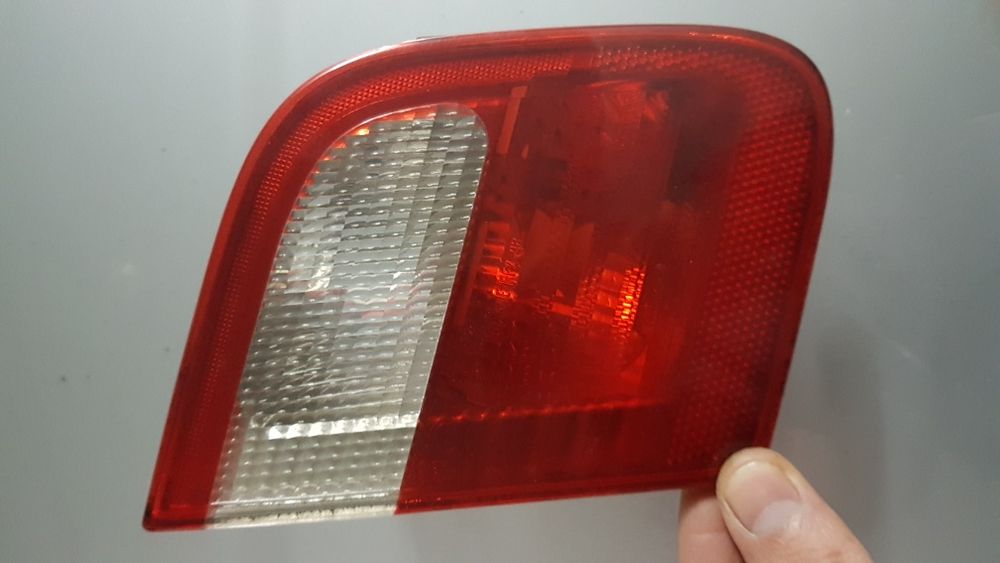 Farolin mala esq. Bmw 320 e46