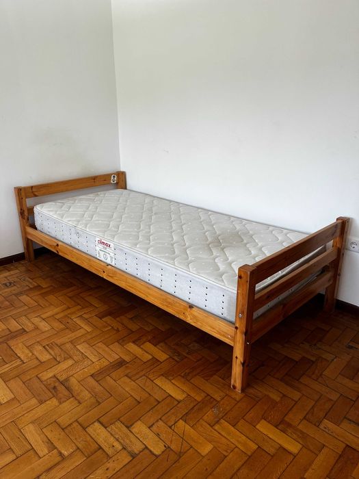 4 camas de solteiro (com colchão) | Em óptimo estado