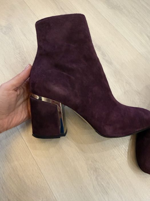 LE SILLA Замшевые ботильоны фиолетового цвета