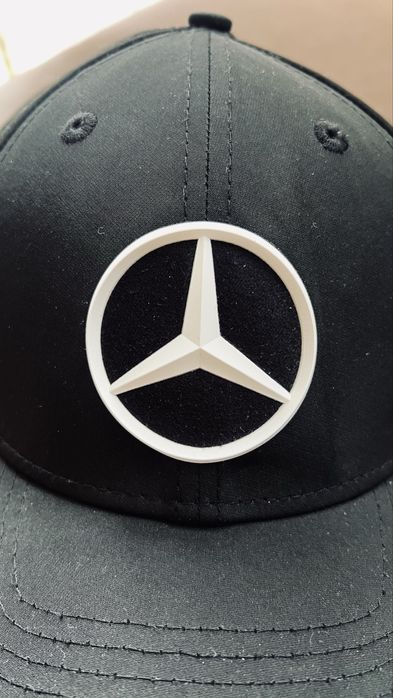 Nowa czapka z daszkiem formuła E mercedes