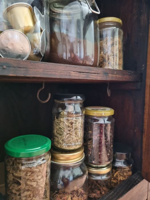 URGENTE Pequeno louceiro antigo