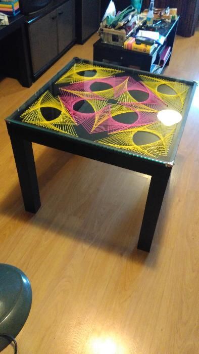 Mesa de centro decorada c/ tampo de vidro 55X55 cm nova 15% desconto