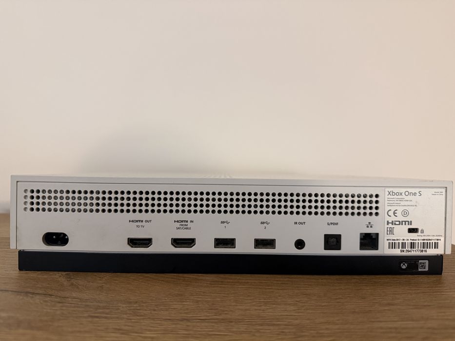 Sprzedam Xbox One S 1TB