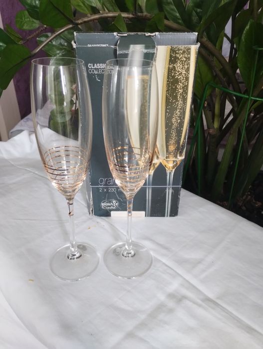 Бокали під шампанське 230 мл,з золотими обліками знизу бокала,Богемія