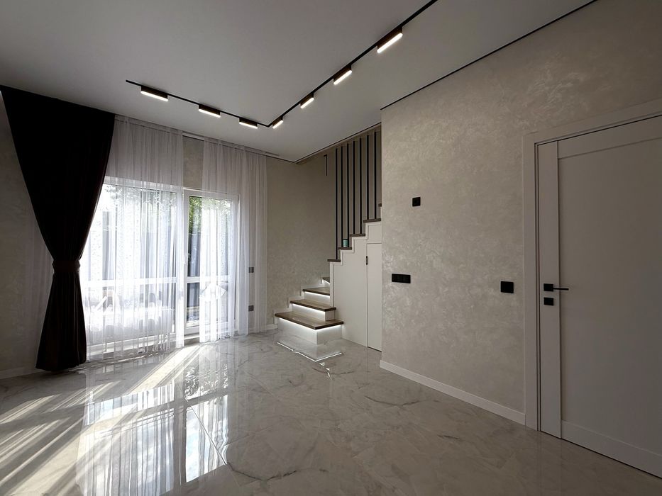 Таунхаус з новим ремонтом , 2 кімнати + кухня-студія