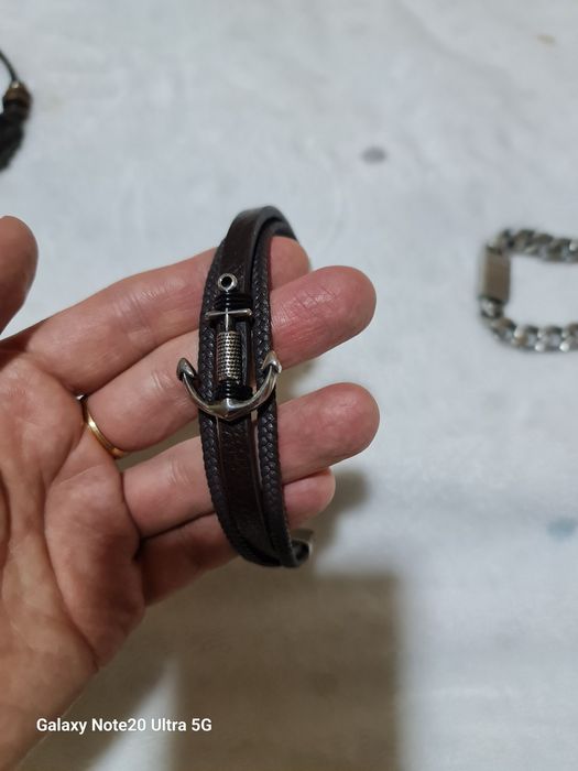 Pulseira inox e pele com âncora