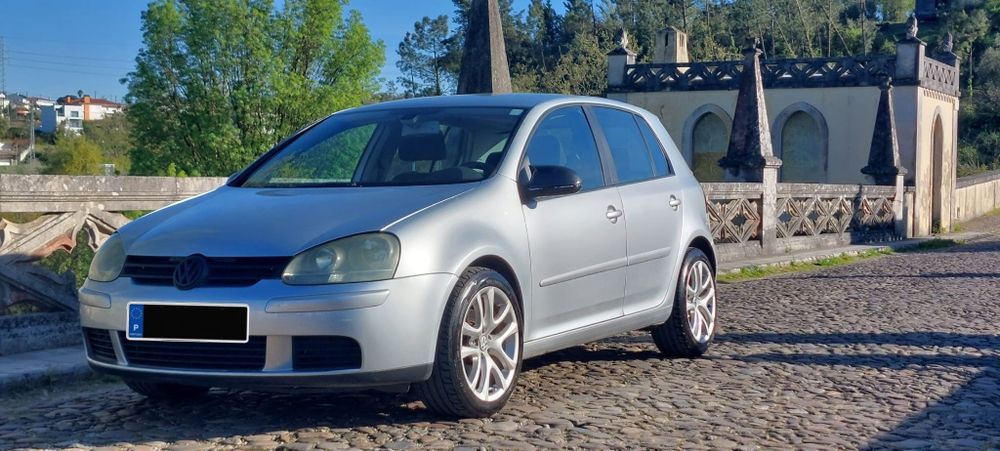 Golf V em bom estado