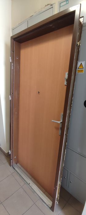 Drzwi wejściowe 90-ki Lewe
