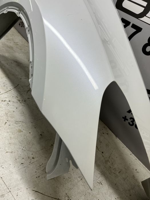 Праве крило Tesla Model Y