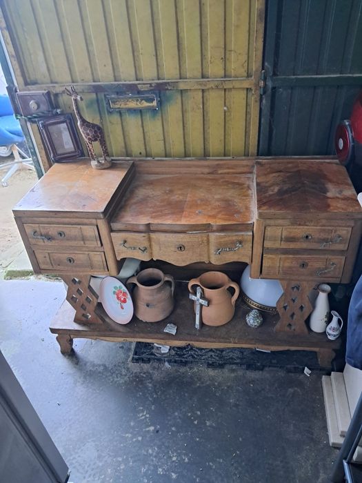 Tocador antigo em madeira