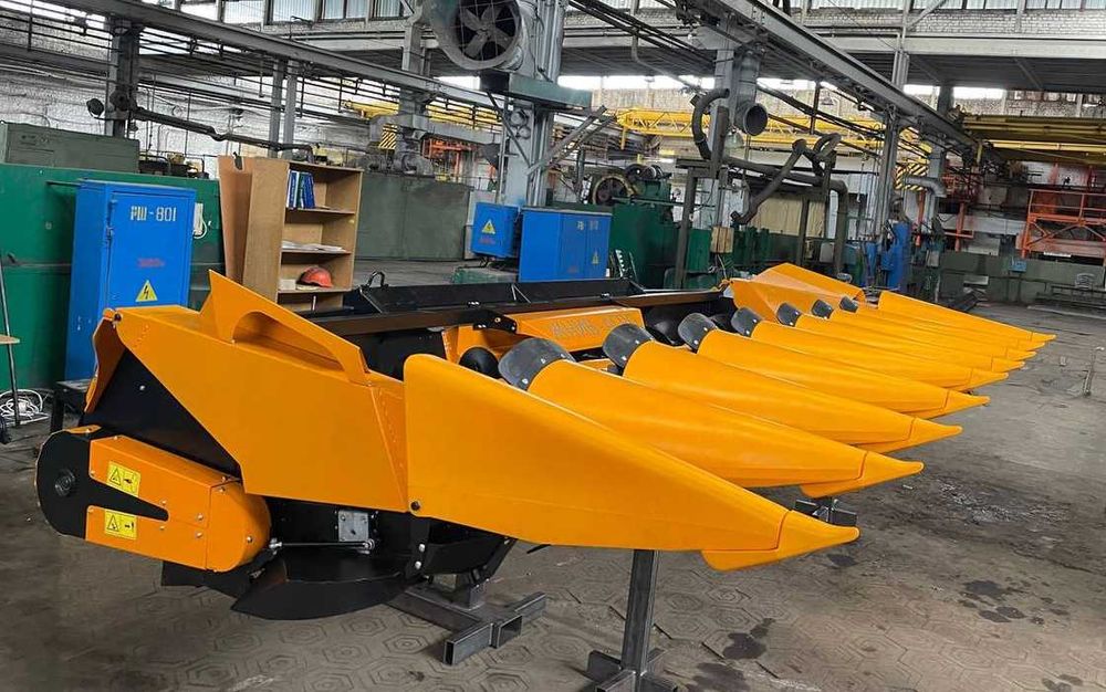 Жатка кукурудзяна 8 рядків, 6 рядків з компенсацією -25% Нова