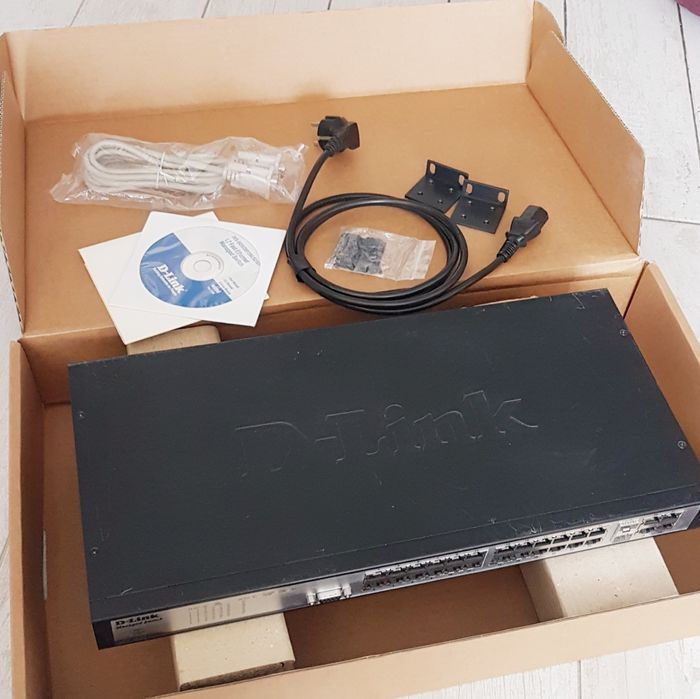 Комутатор світч DES-3028 D-Link свитч