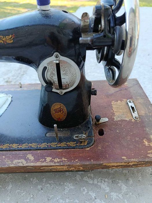 продам швейну машинку