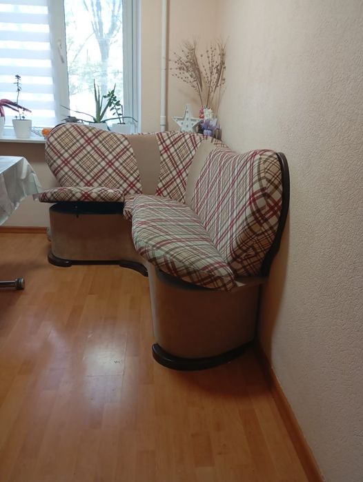 Продам Кухонний куток із дерева.
