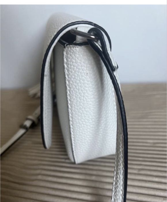 Біла сумка крос-боді зі знімною китицею під Гучі