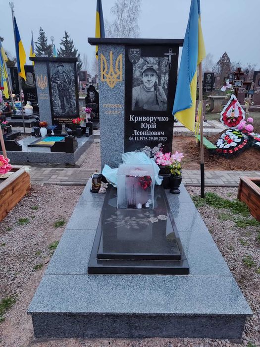 Гранітні пам'ятники