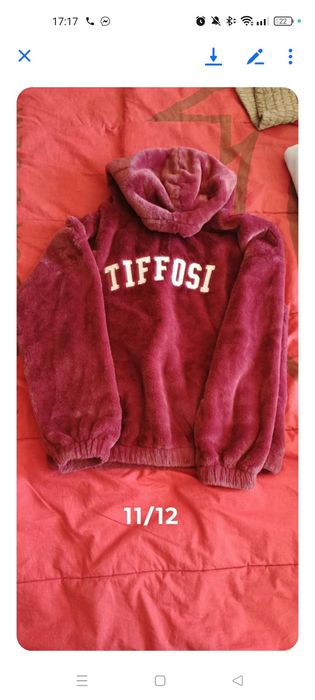 Várias peças de roupa menina