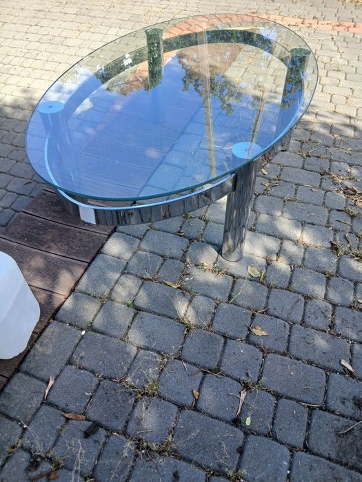 Owalna ława z chromowanymi nogami